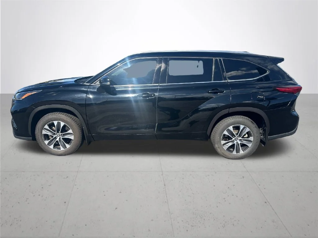 Used 2021 Black Toyota XLE image 10