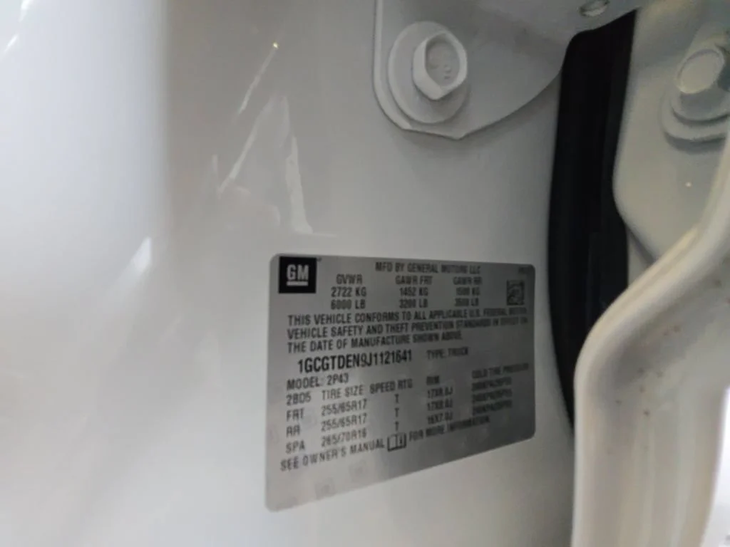 Used 2018 SUMMIT WHITE Chevrolet 4WD Z71 image 31