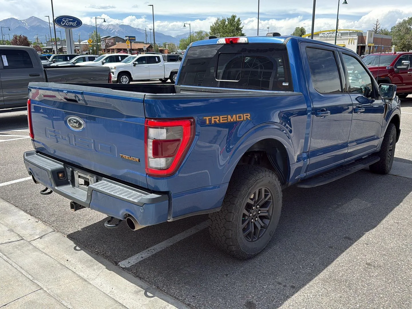 Used 2022 Atlas Blue Ford Tremor image 3