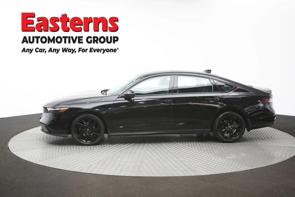 Used 2025 Black Honda SE image 59