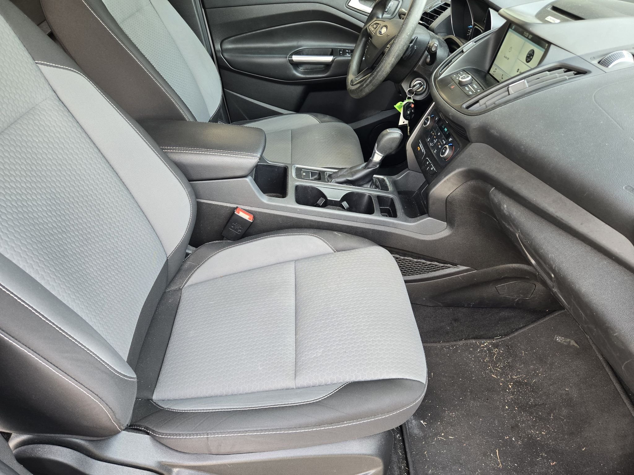 Used 2017 Oxford White Ford SE image 14