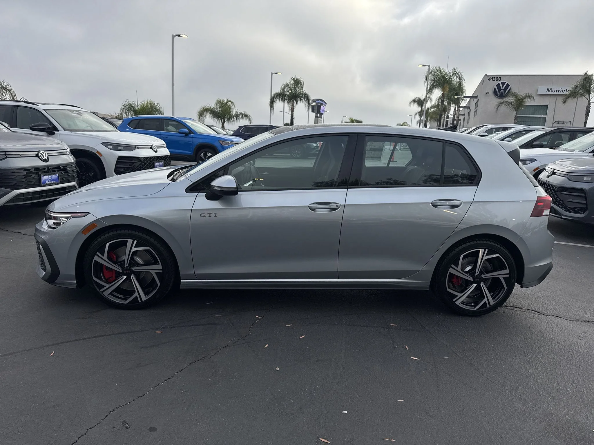 New 2026 Alpine Silver Metallic Volkswagen SE image 4