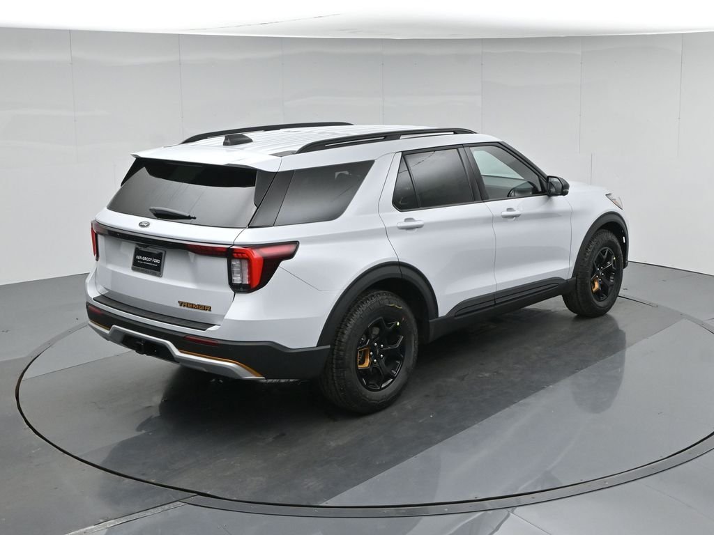 New 2026 Space White Metallic Ford Tremor image 37