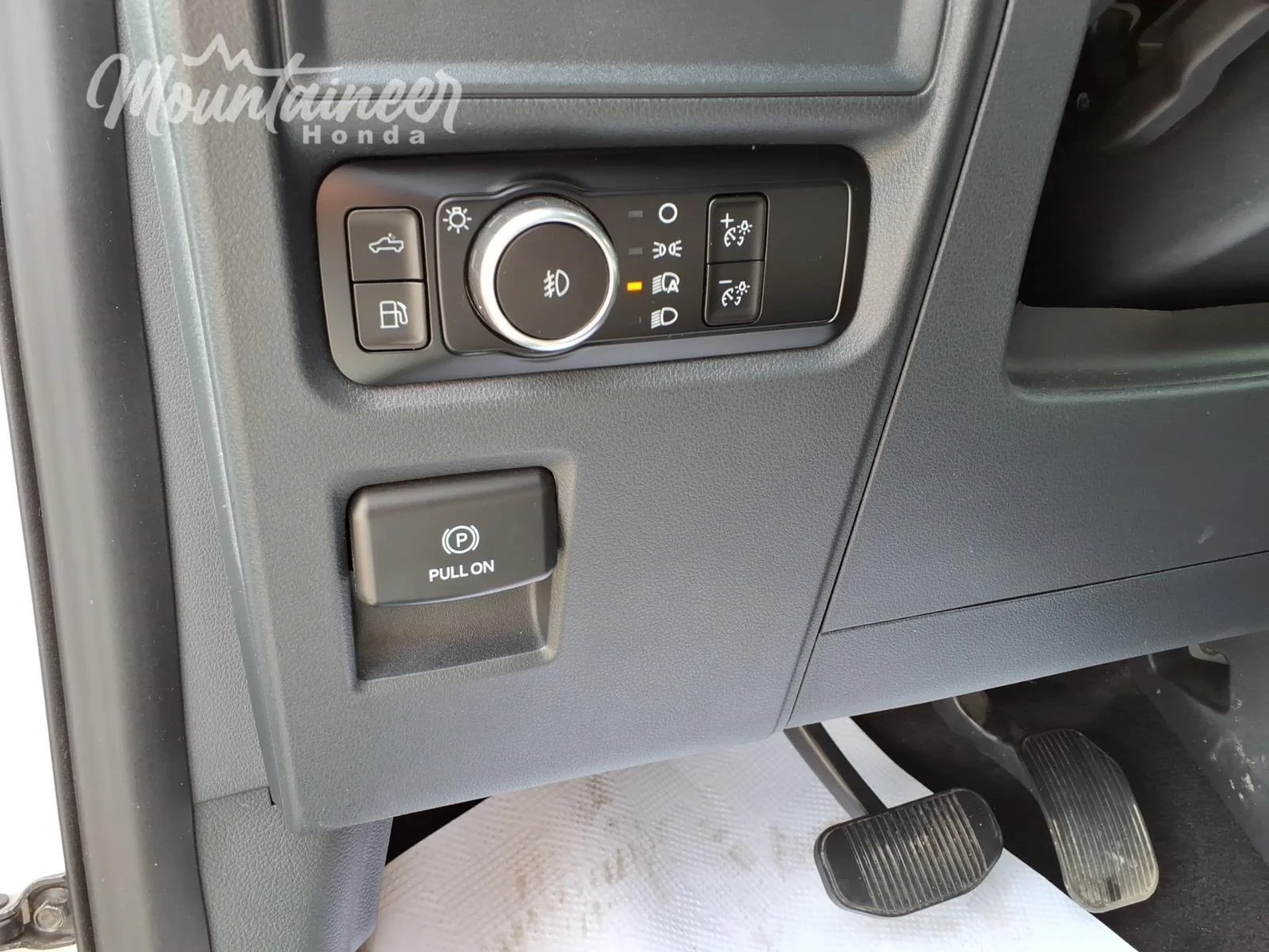 Used 2024 Oxford White Ford XLT image 34