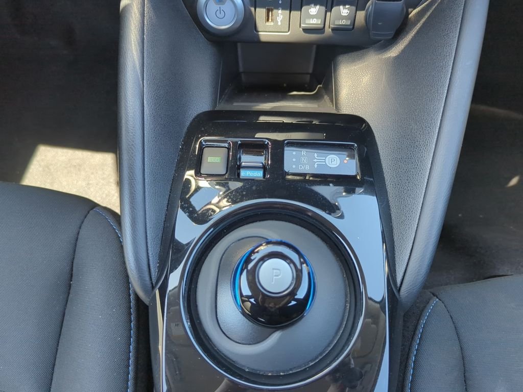 Used 2024 White Nissan SV Plus image 21