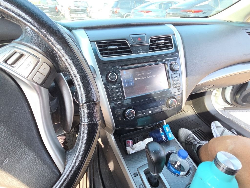 Used 2013 Pearl White Metallic Nissan 3.5 SL image 3
