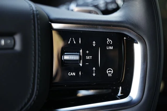 New 2026  Land Rover SE image 47