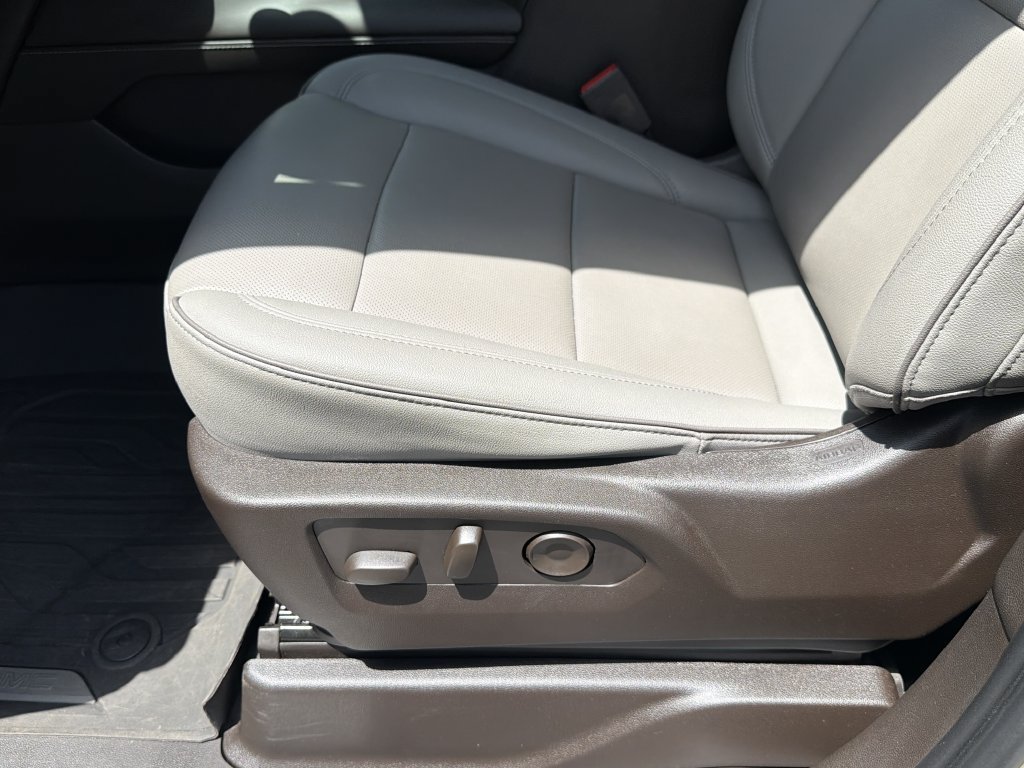 2023 GMC Yukon SLT - Photo 27