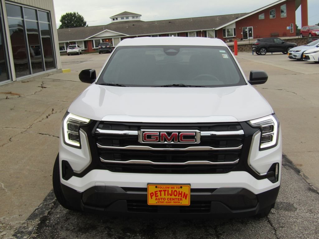 Used 2025 White GMC Elevation image 13