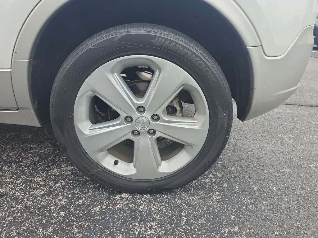 Used 2015 White Pearl Tricoat Buick Base image 27