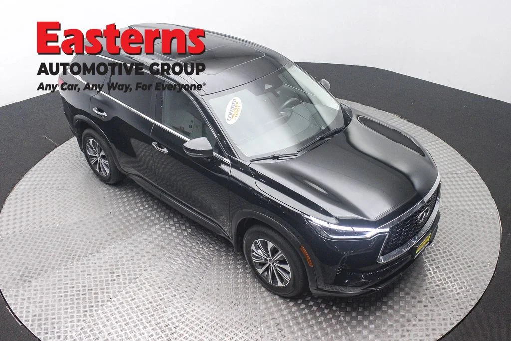 Used 2023 Black INFINITI PURE image 3