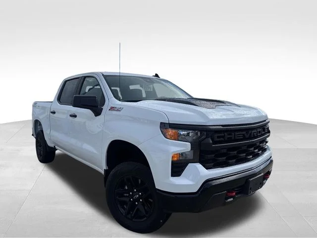 Used 2025 White Chevrolet Custom Trail Boss image 5