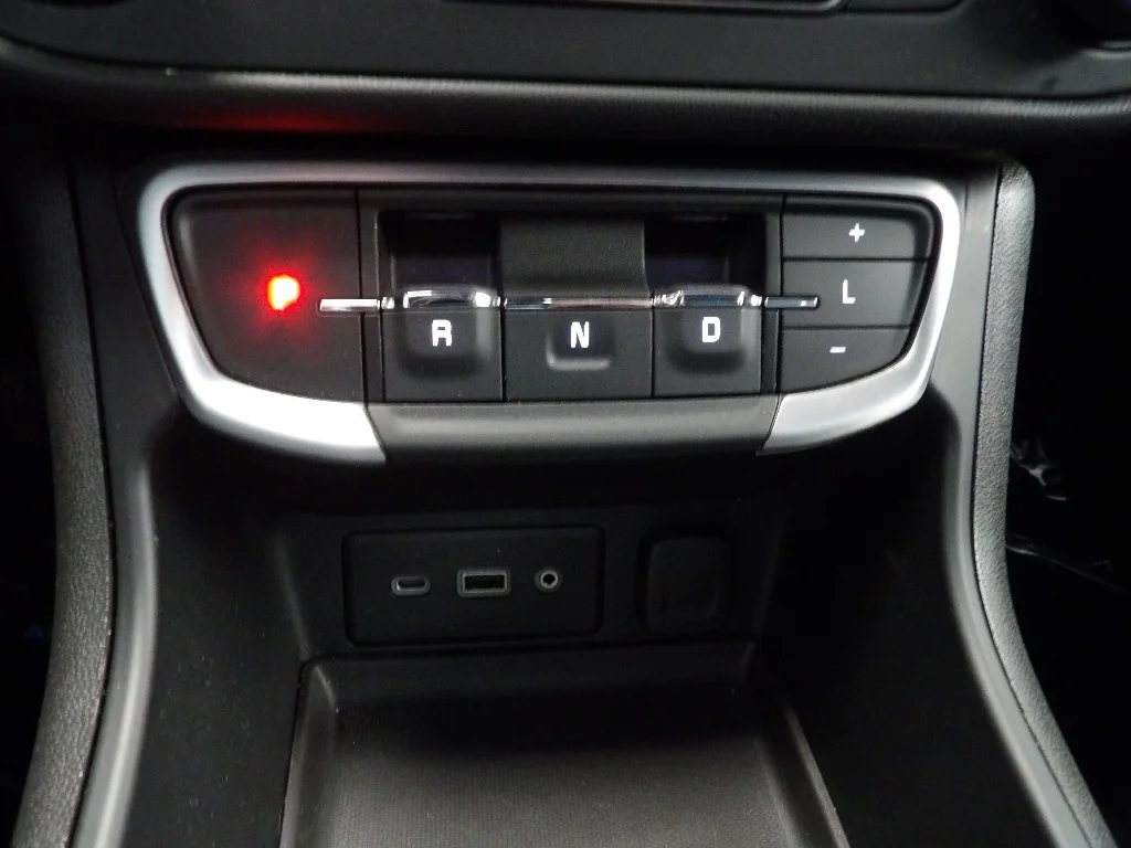 Used 2024 Downpour Metallic GMC SLE image 32