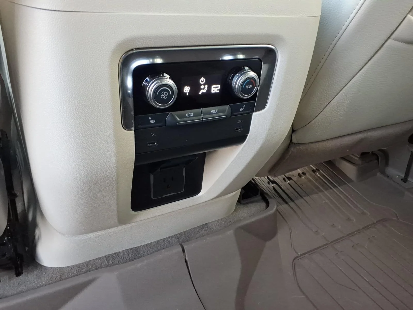 Used 2025 White GMC Denali image 4