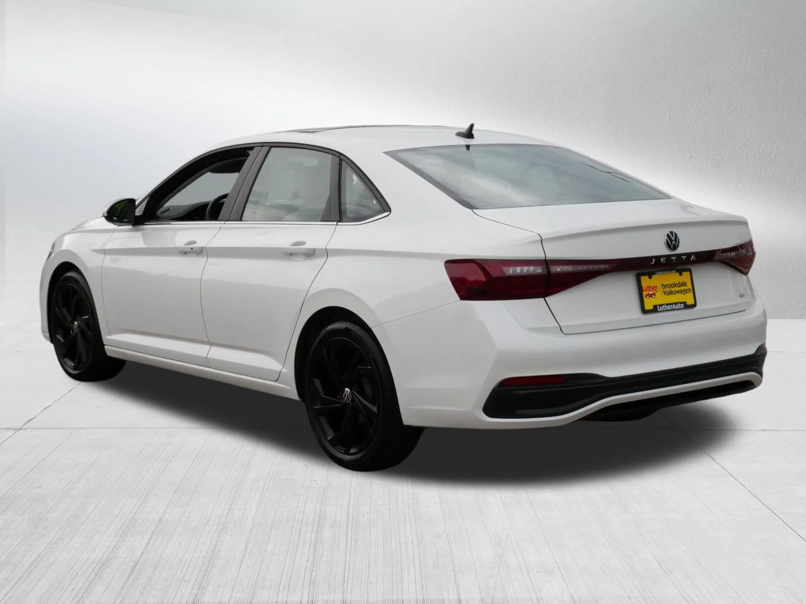 Used 2025 Opal White Pearl Volkswagen SE image 5