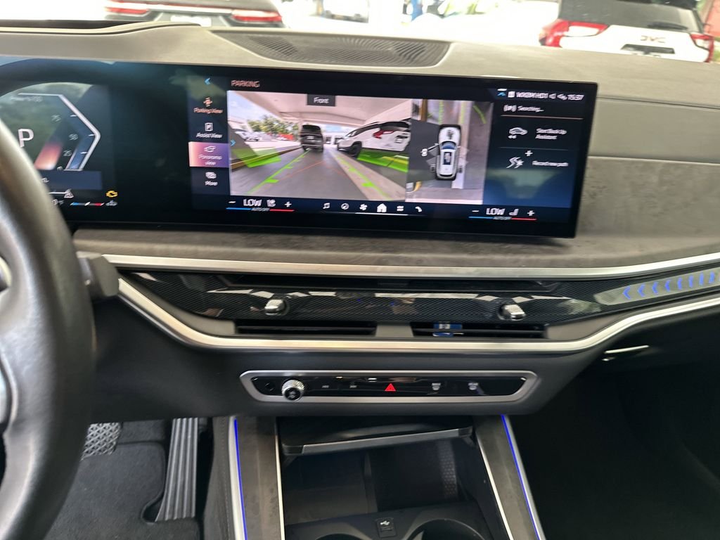 Used 2024 White BMW xDrive40i image 24