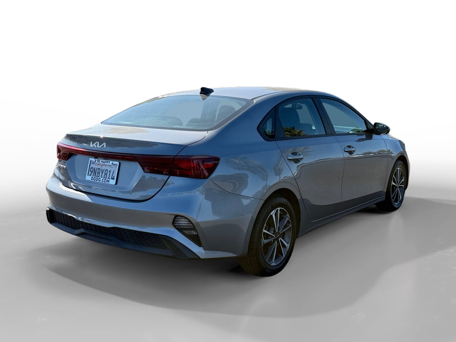 Used 2024 Steel Gray Kia LXS image 5