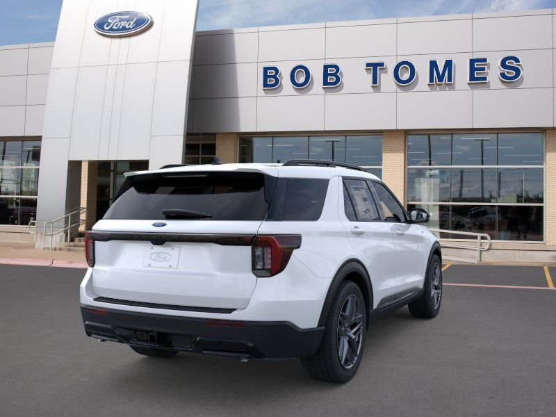 New 2026 Star White Metallic Tri-Coat Ford ST-Line image 9