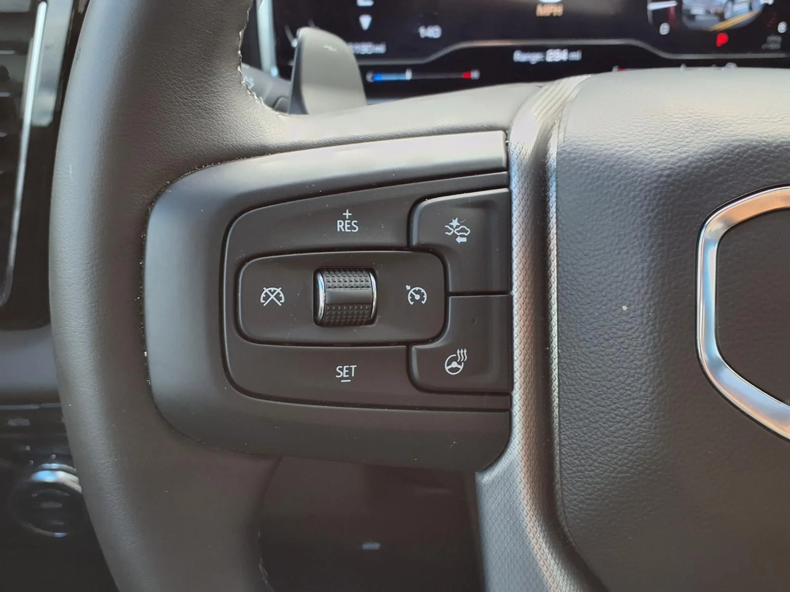 Used 2024 White GMC Denali image 22