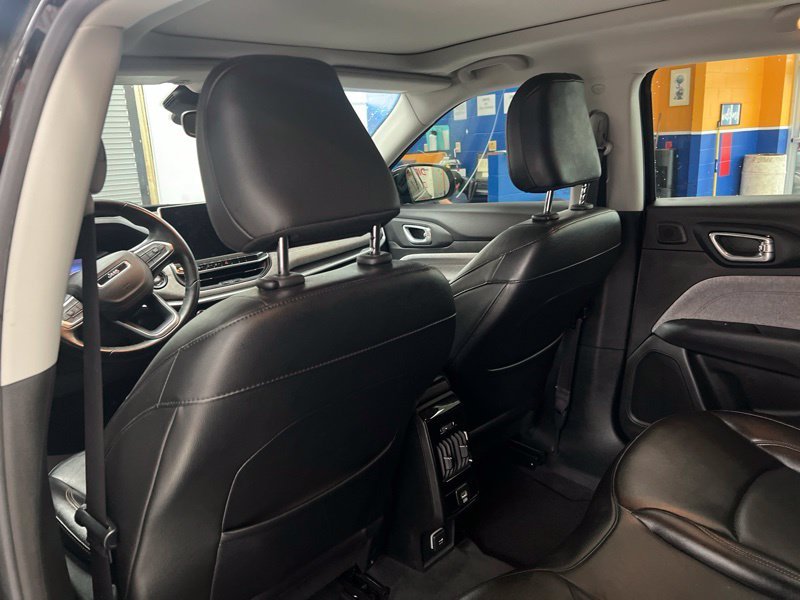 Used 2022 Black Jeep Latitude Lux image 15