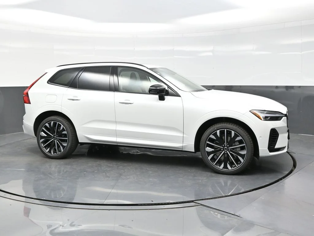 New 2026 Crystal White Volvo T8 Ultra image 8