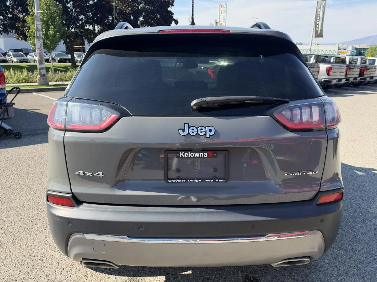 Used 2022 Grey Jeep Limited 4x4 image 5