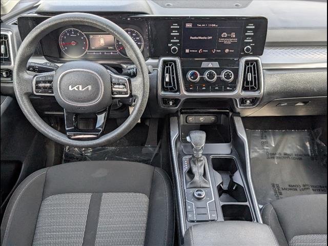 2023 Kia Sorento LX - Photo 9