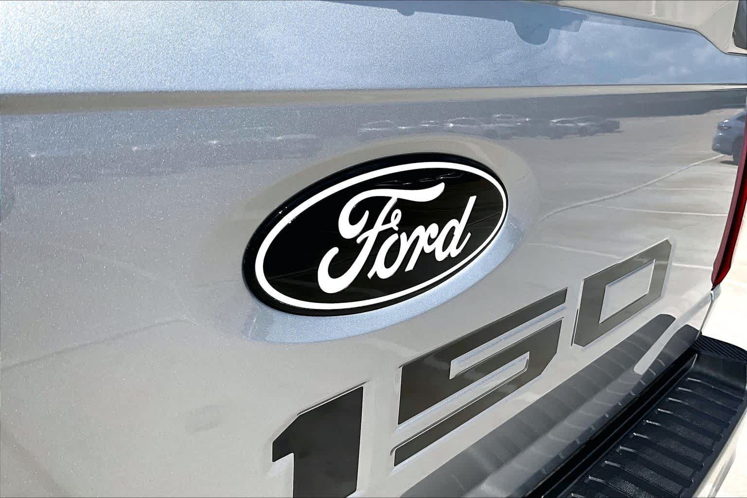 Used 2025 Iconic Silver Metallic Ford LARIAT image 10