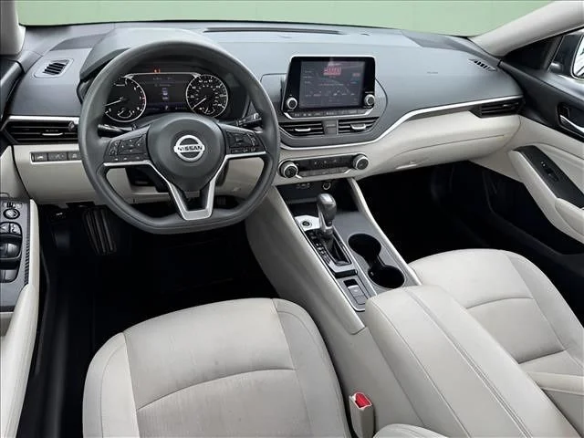 Used 2020 Black Nissan 2.5 S image 11