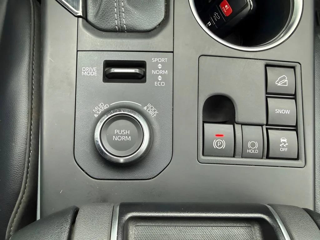 Used 2023  Toyota L image 21