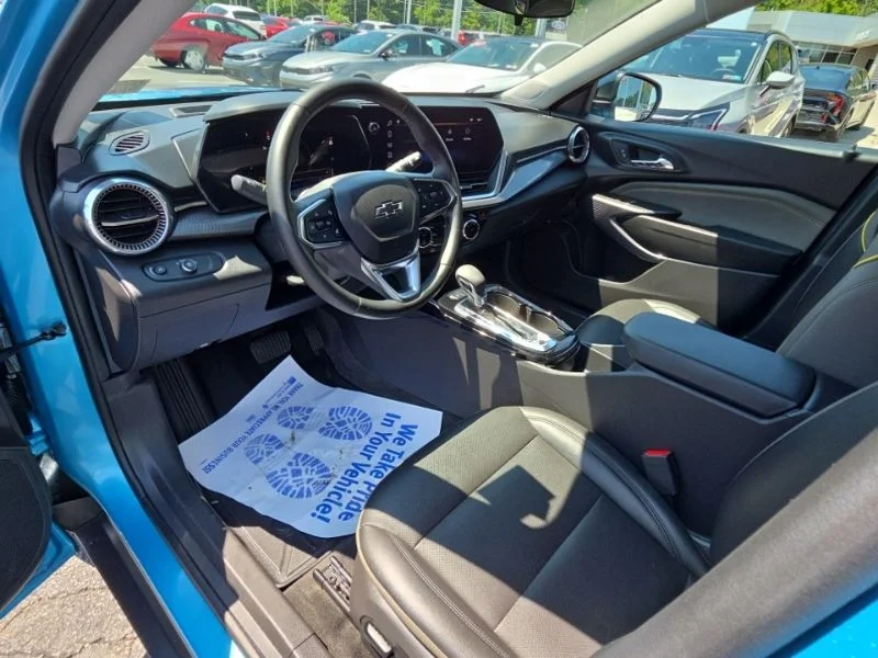 Used 2025 Blue Chevrolet ACTIV image 22