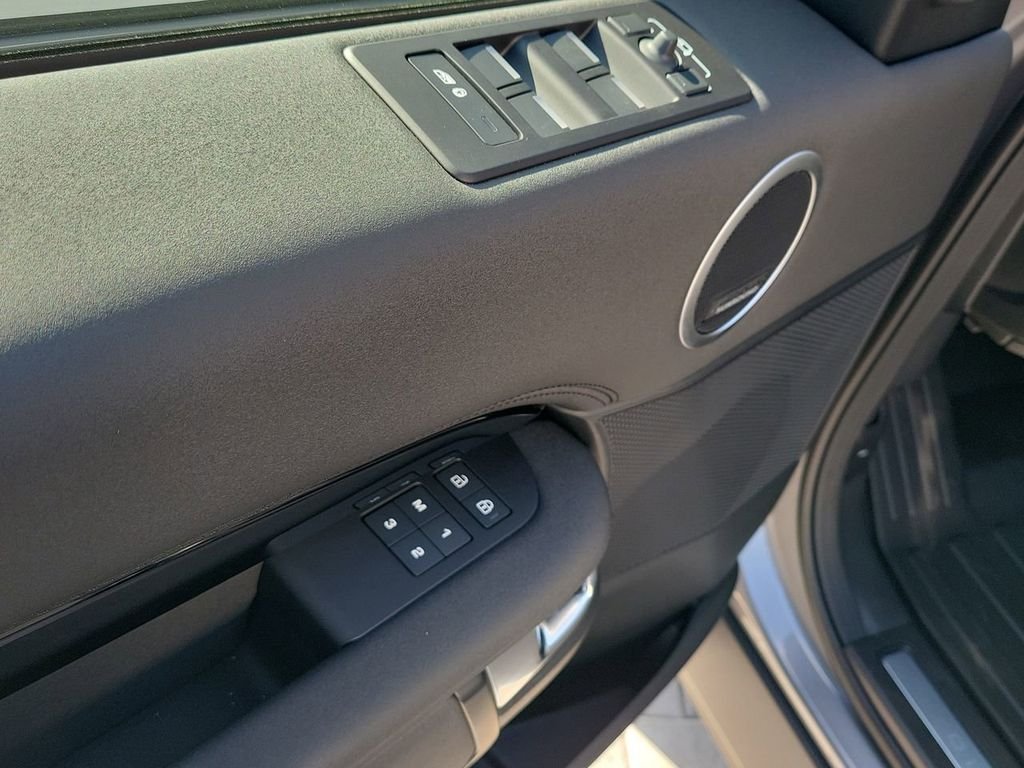 2025 Land Rover Discovery S - Photo 24