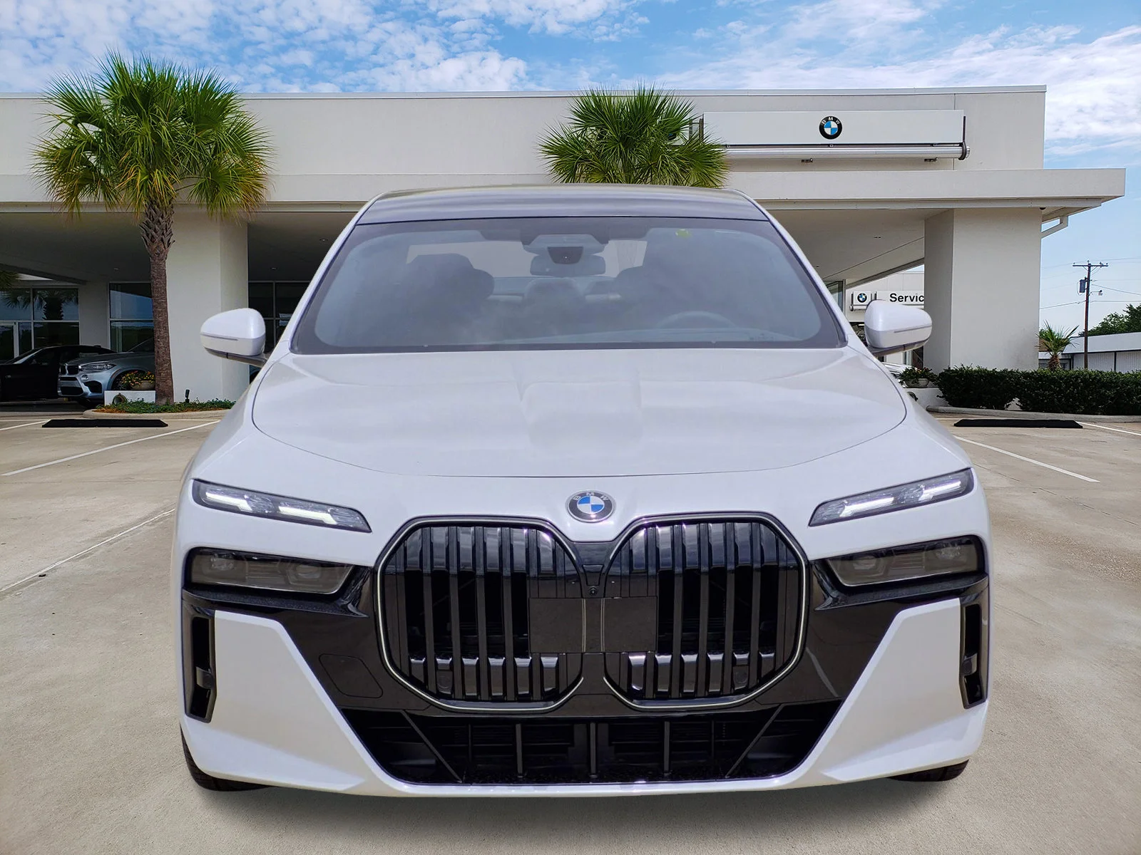 New 2026 Mineral White Metallic BMW 760i xDrive image 2