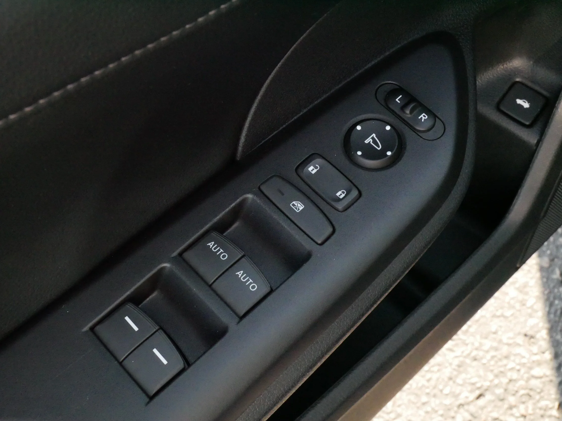 Used 2020 Crystal Black Pearl Honda EX-L image 19