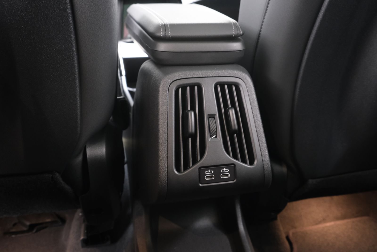 New 2026 Mineral White Metallic BMW xDrive28i image 33