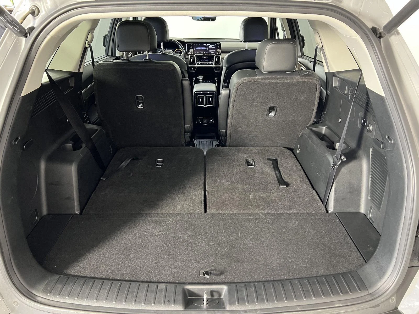 Used 2023 Wolf Gray Kia X-Line SX Prestige image 23