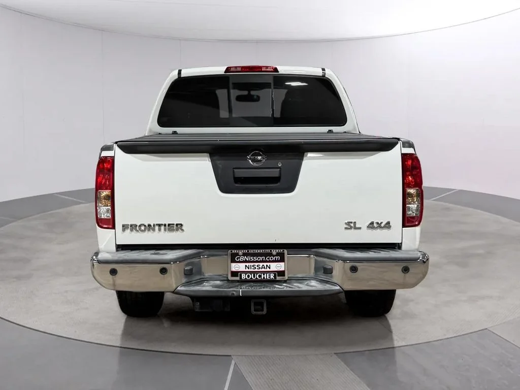 Used 2015 Glacier White Nissan SL image 5