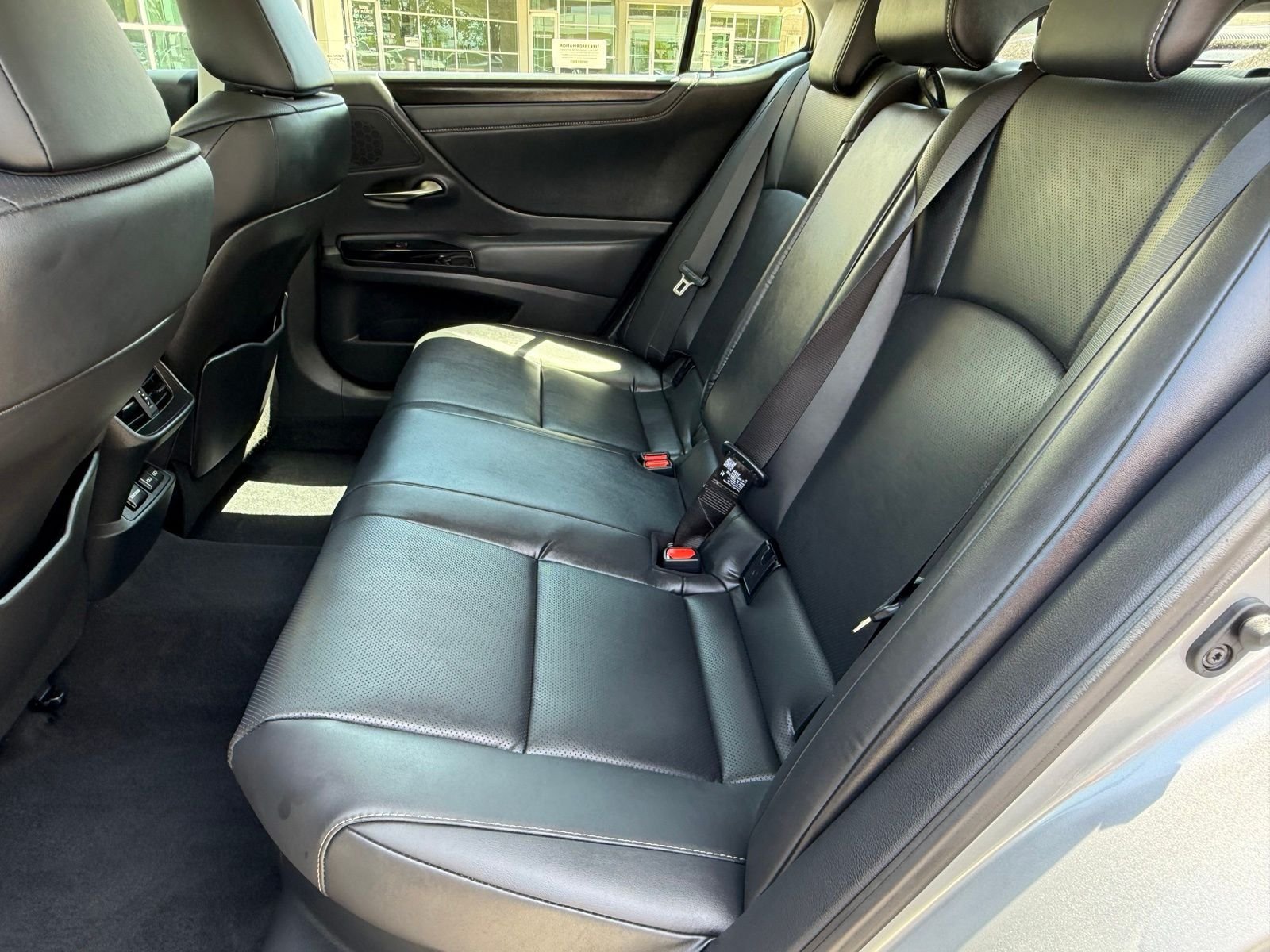 Used 2025 Silver Lexus 300h image 32