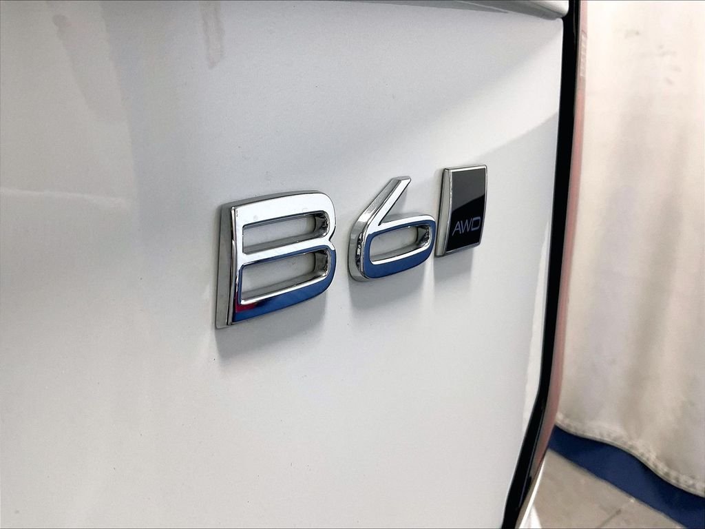Used 2026 White Volvo B6 Ultra image 30
