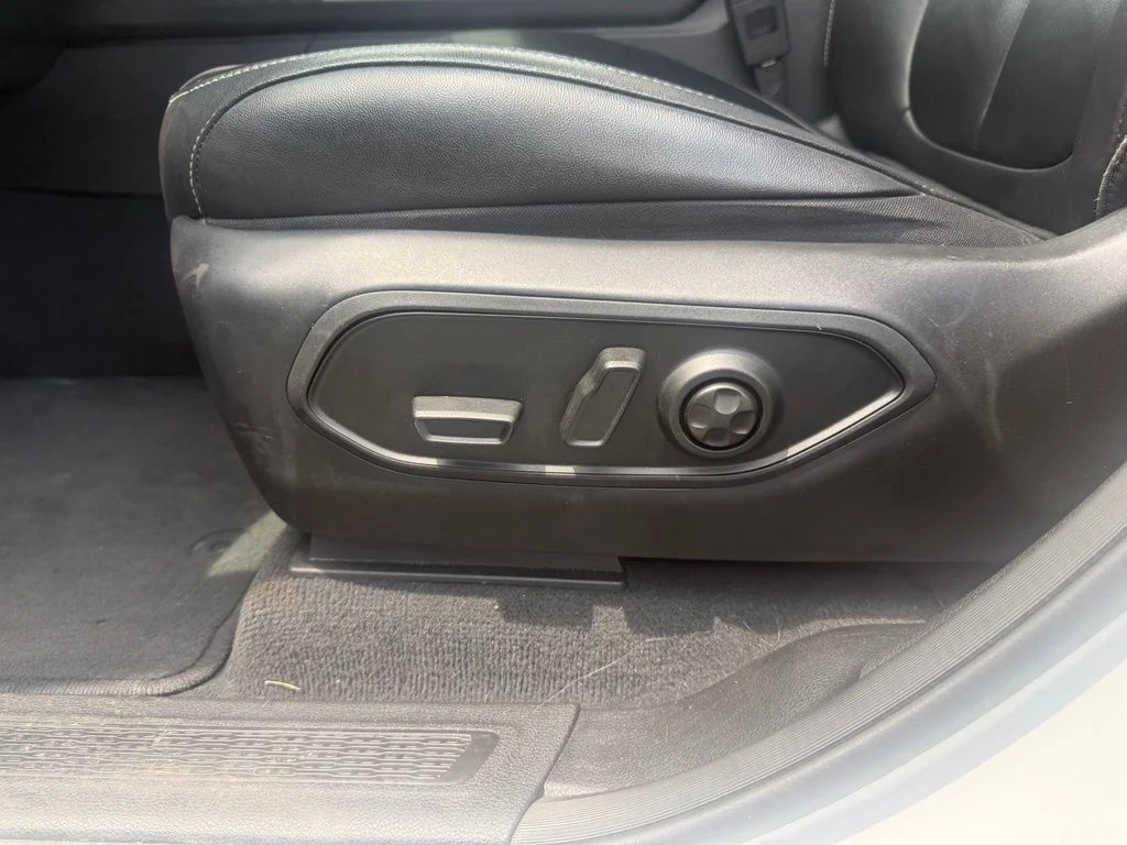 Used 2023 White Jeep Limited image 13