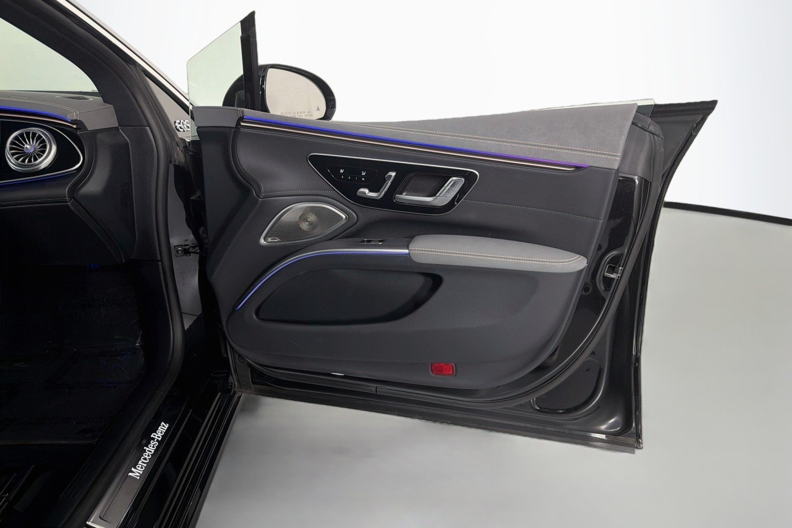 Certified Used 2024 Obsidian Black Metallic Mercedes-Benz EQS 450 image 26