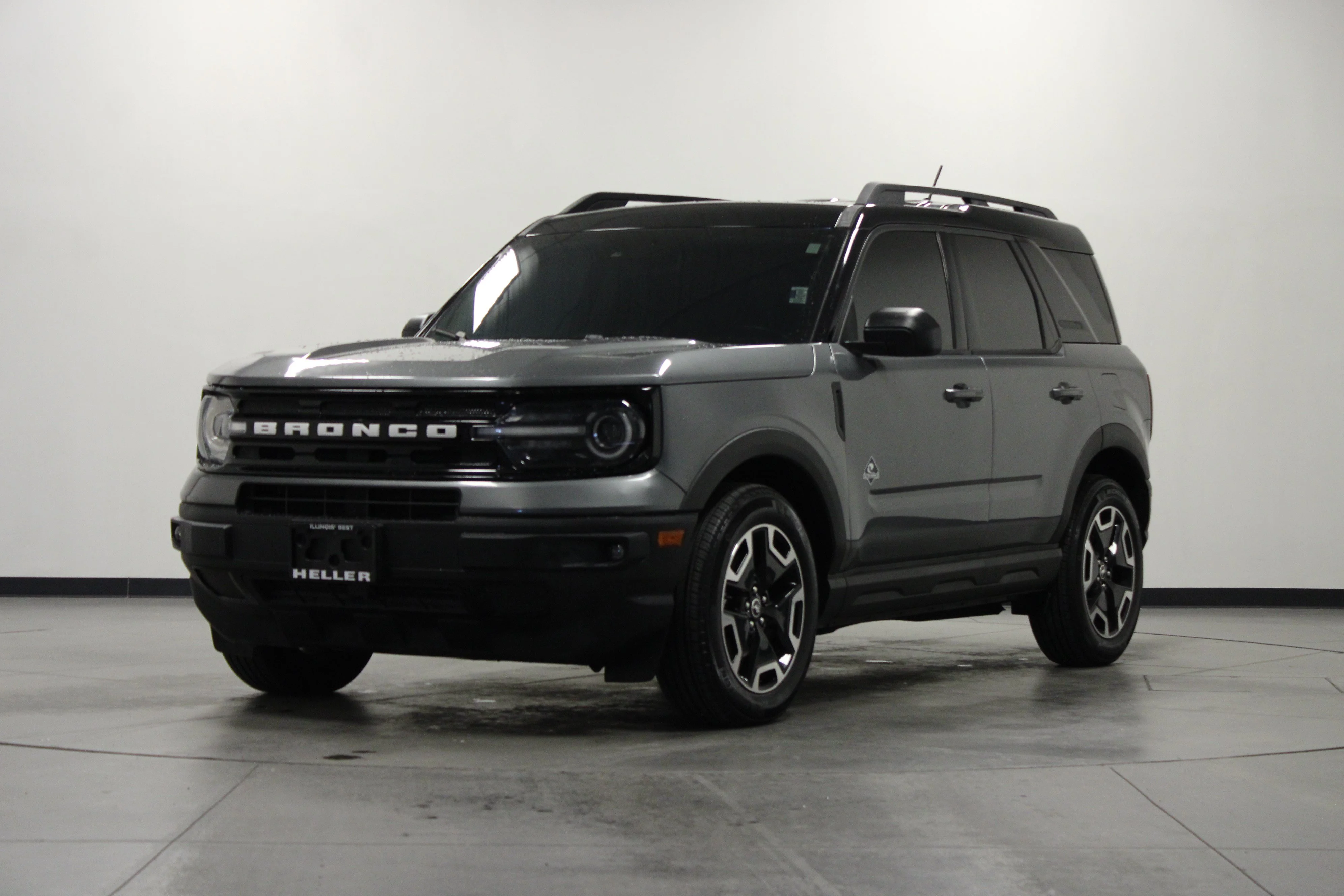 Used 2021 Gray Metallic Ford Outer Banks image 8
