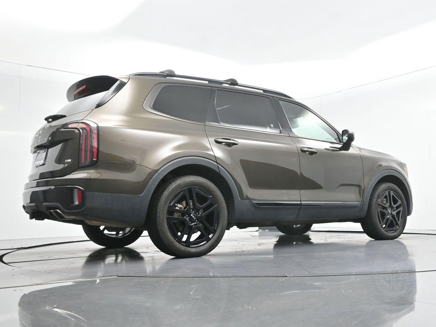 Used 2024 Dark Moss Kia EX X-Line image 60