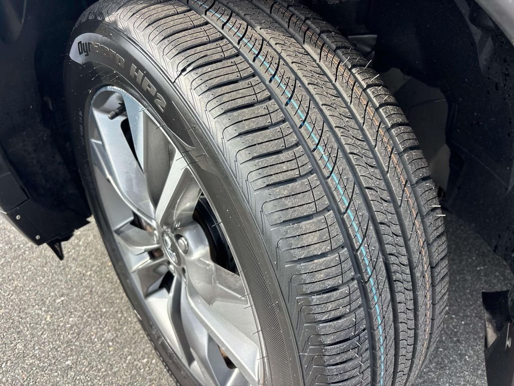 Certified Used 2023 Gray INFINITI LUXE image 10