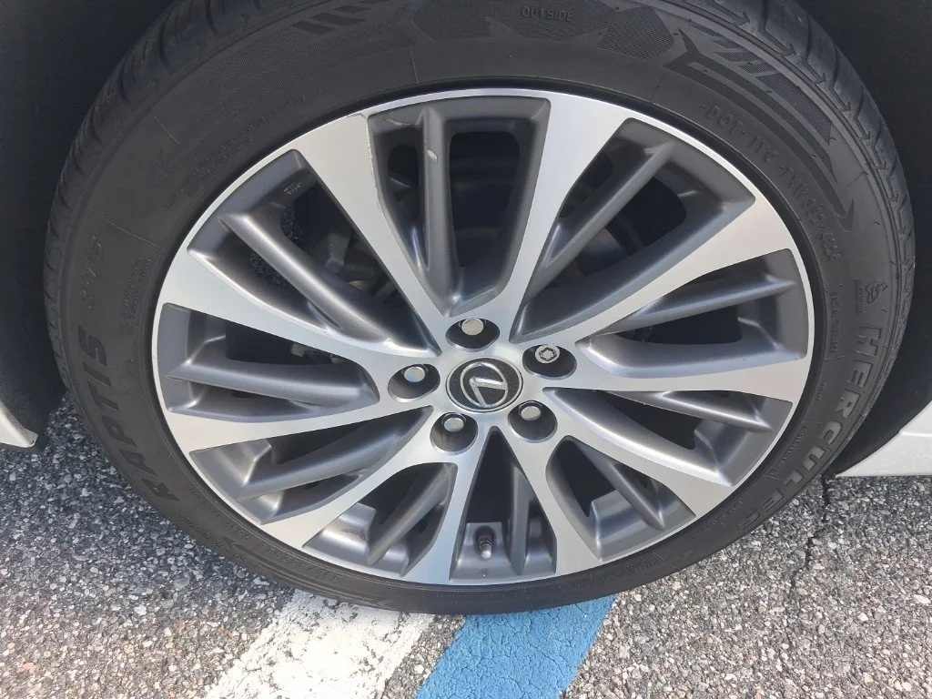 Used 2021 White Lexus 350 image 15