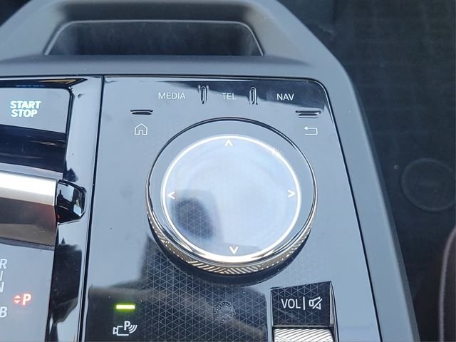 2026 BMW iX 45 - Photo 23