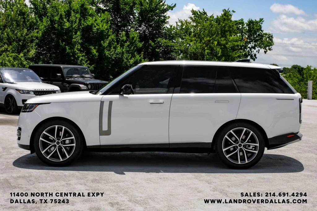 New 2026 Fuji White Land Rover SE image 11