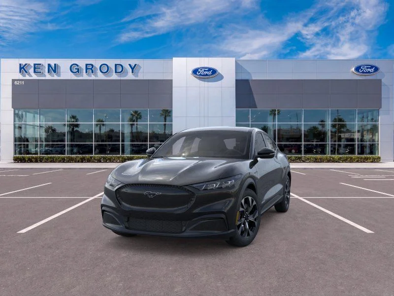 New 2026 Shadow Black Ford Select image 3