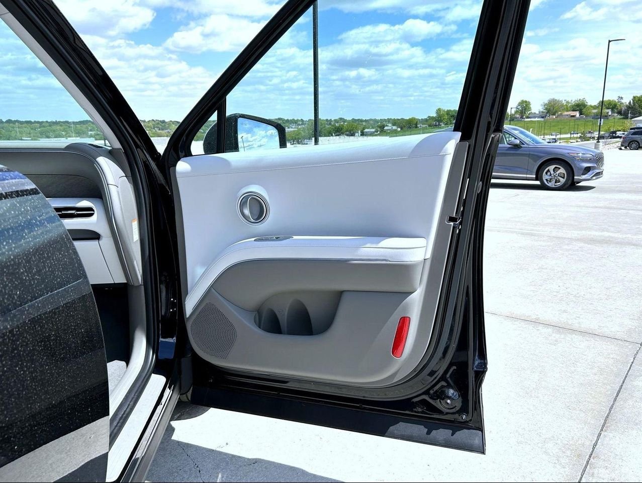 New 2026 Black Hyundai SEL Premium image 16