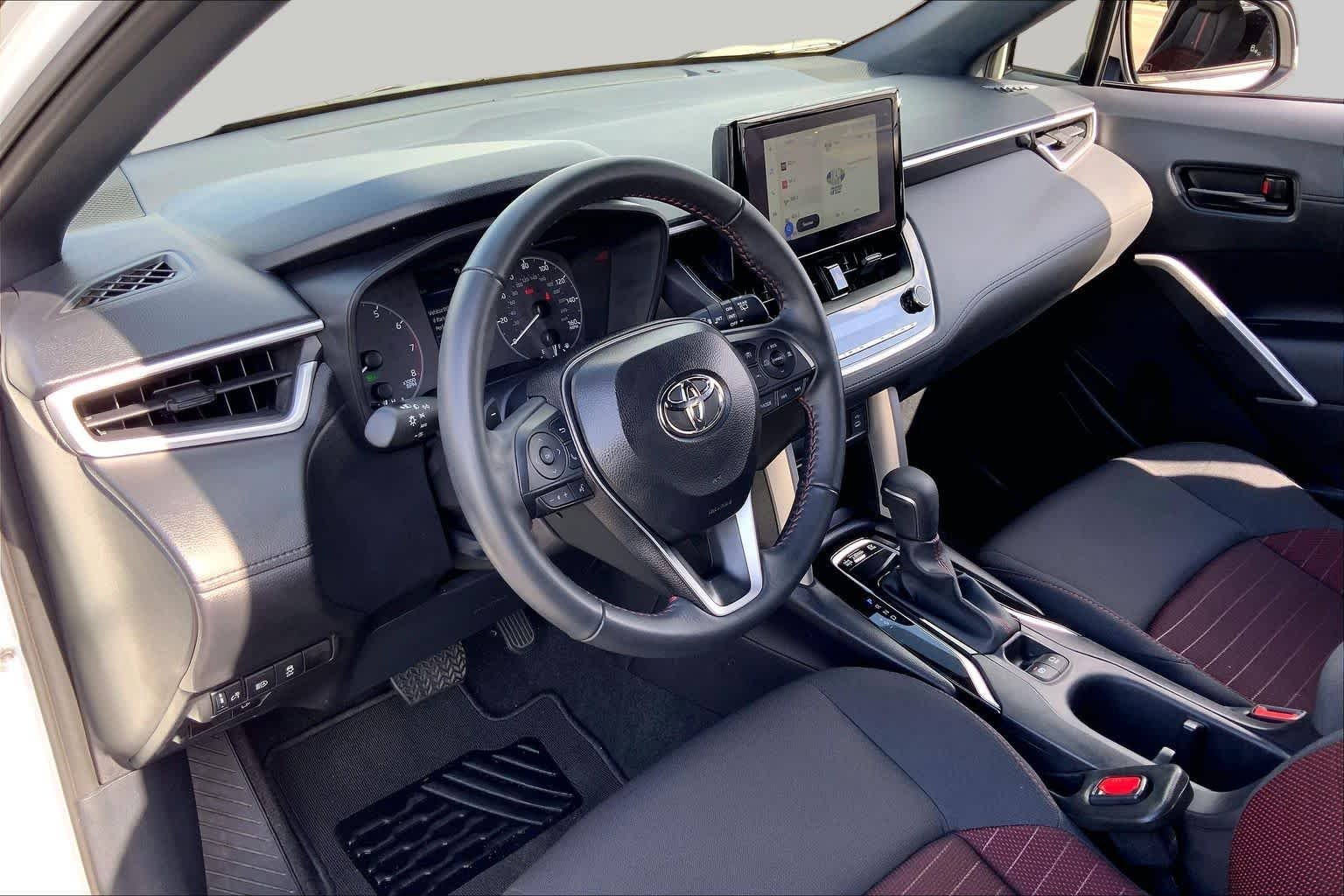 Used 2025 Wind Chill Pearl/Jet Black Toyota Hybrid Nightshade Edition image 17